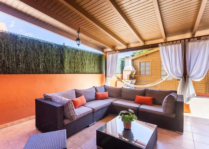 Home2Book Fantastic 160M2 Terrace Flat & Bbq