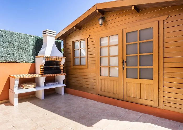 Home2Book Fantastic 160M2 Terrace Flat & Bbq